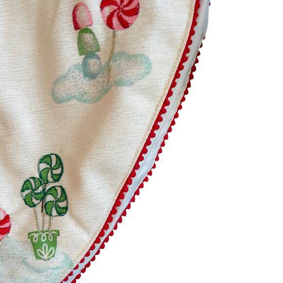 Nicole Miller 50in Gingerbread House Christmas Tree Skirt Embroidered New - Picture 10 of 16